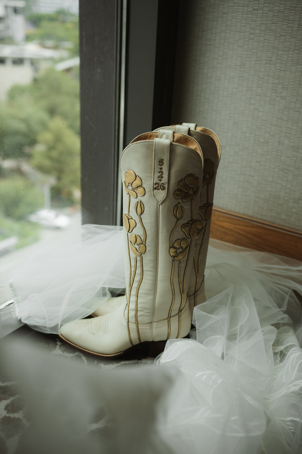 The Poppy Boot - Bone/Champagne