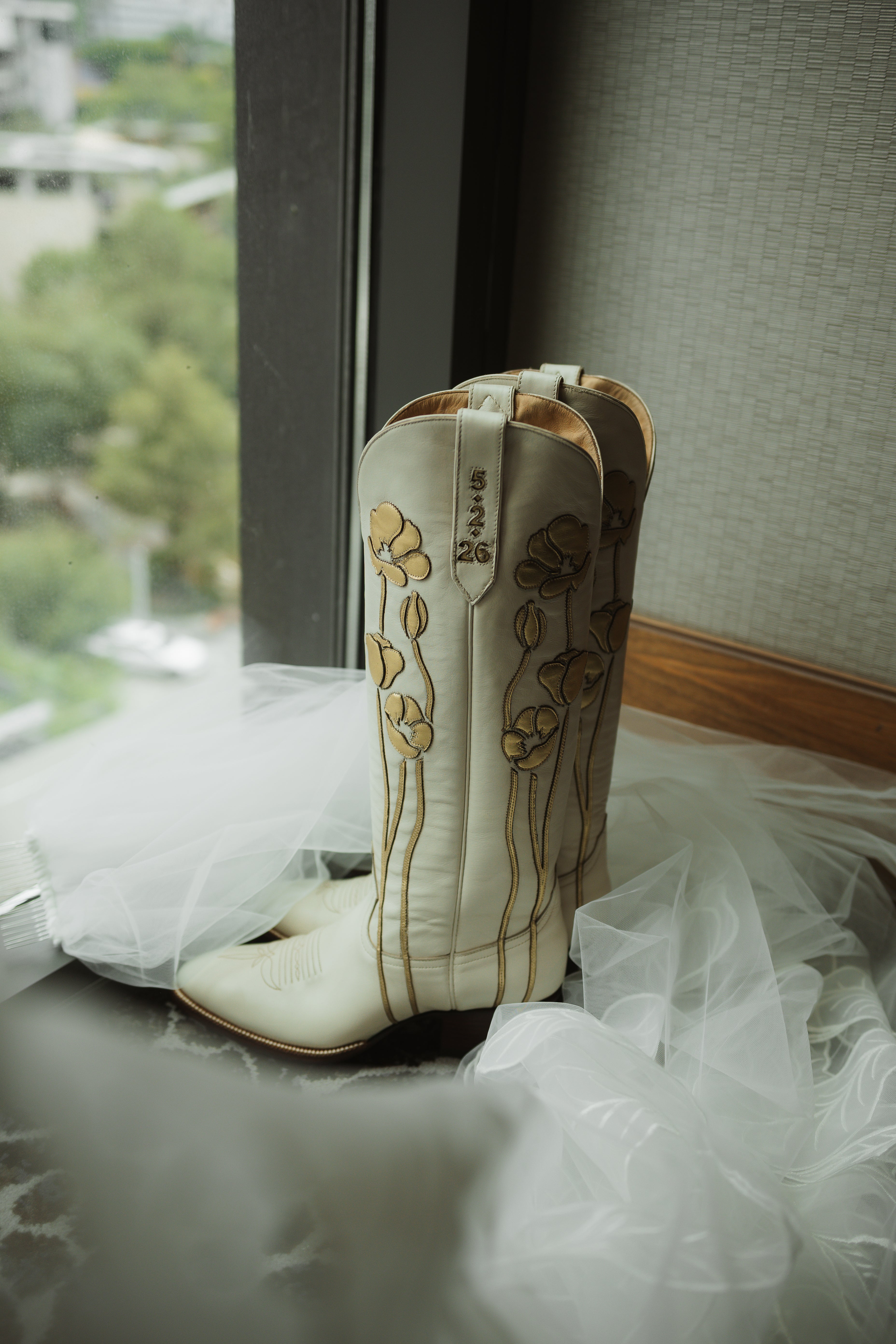 The Poppy Boot - Bone/Champagne